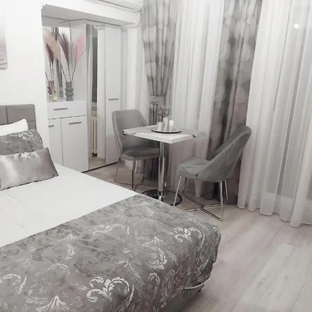 City Lux Square Apartment Szkopje Kültér fotó
