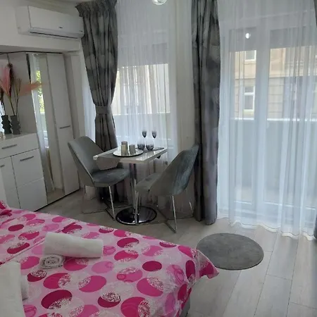 City Lux Square Apartment Szkopje Kültér fotó